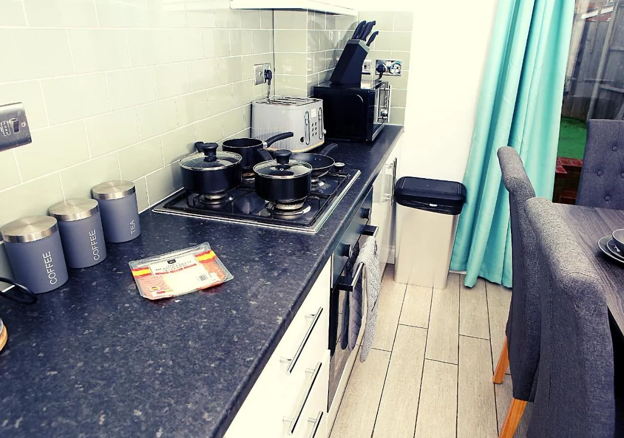 3-Bed House With Parking Near London O2 Apartment